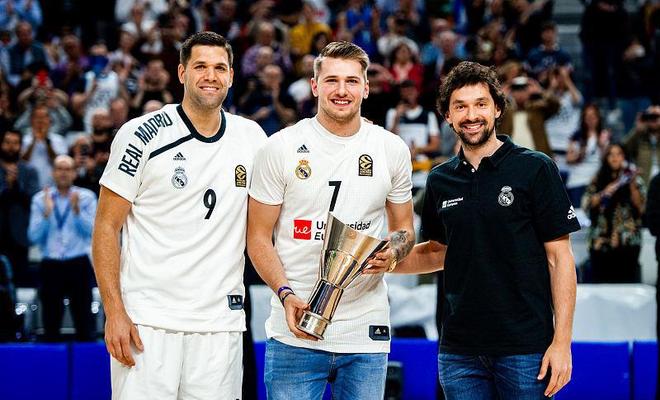 世界杯预热海报里没有C罗遭质疑，FIFA删除原海报改“怀旧”（预热海报未见C罗惹质疑，FIFA删原图改发怀旧版）