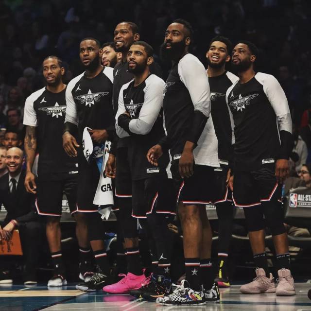 【球星】东契奇vs火箭集锦 空砍25分7助遭严防死守独木难支（【球星】东契奇对阵火箭集锦：25分7助难救主，严防之下孤掌难鸣）