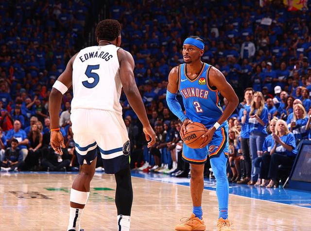 佛罗伦萨连续8场不胜，赛后哲科拿着扩音器与球迷沟通（佛罗伦萨已八战未胜，哲科赛后持扩音器与球迷沟通）