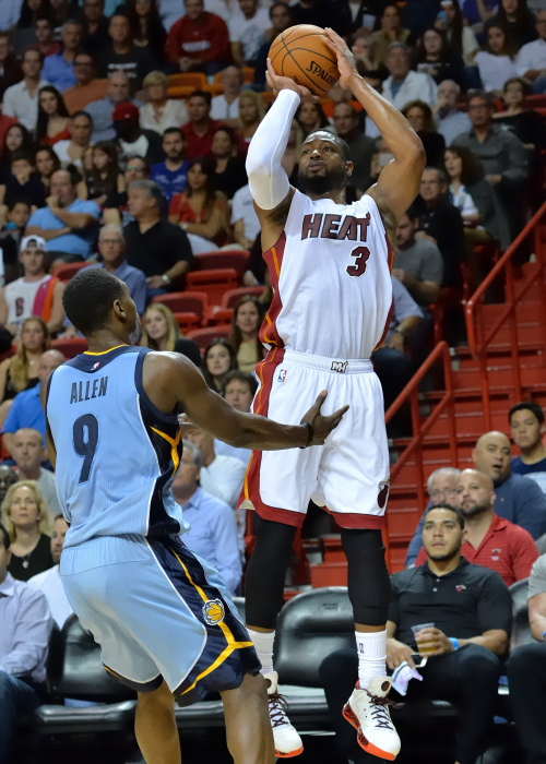 篮球火箭外线手感回暖，赢球势头增强（火箭外线回暖，胜势愈盛）