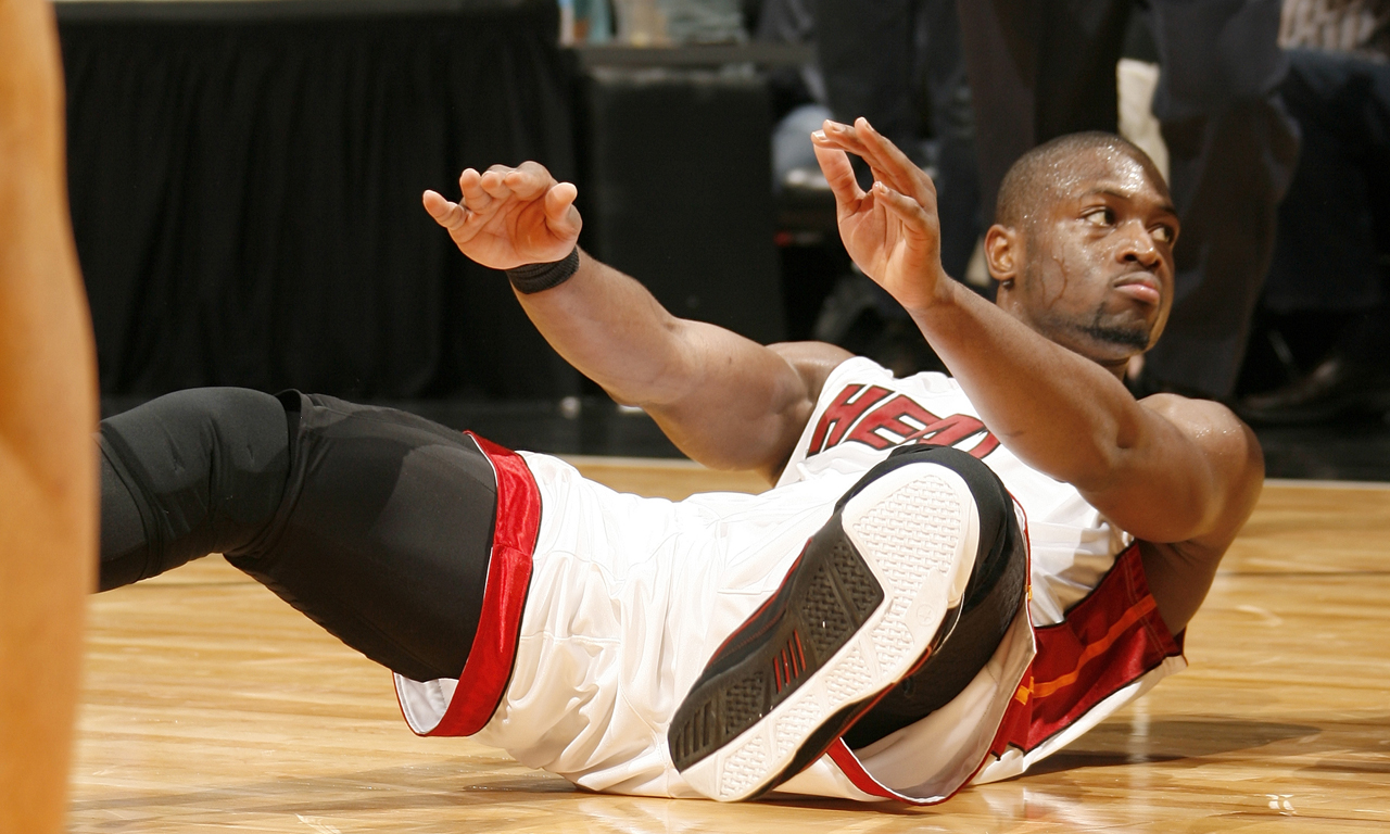 东部榜首！活塞客场挑战凯尔特人伤病报告：全员健康（东部第一争锋：活塞客战凯尔特人，伤病名单显示全员无恙）