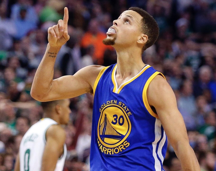 环球足球奖2025年度最佳球员候选：姆巴佩在列，巴黎8人入选（2025环球足球奖最佳球员候选出炉 姆巴佩上榜 巴黎共有8人入选）