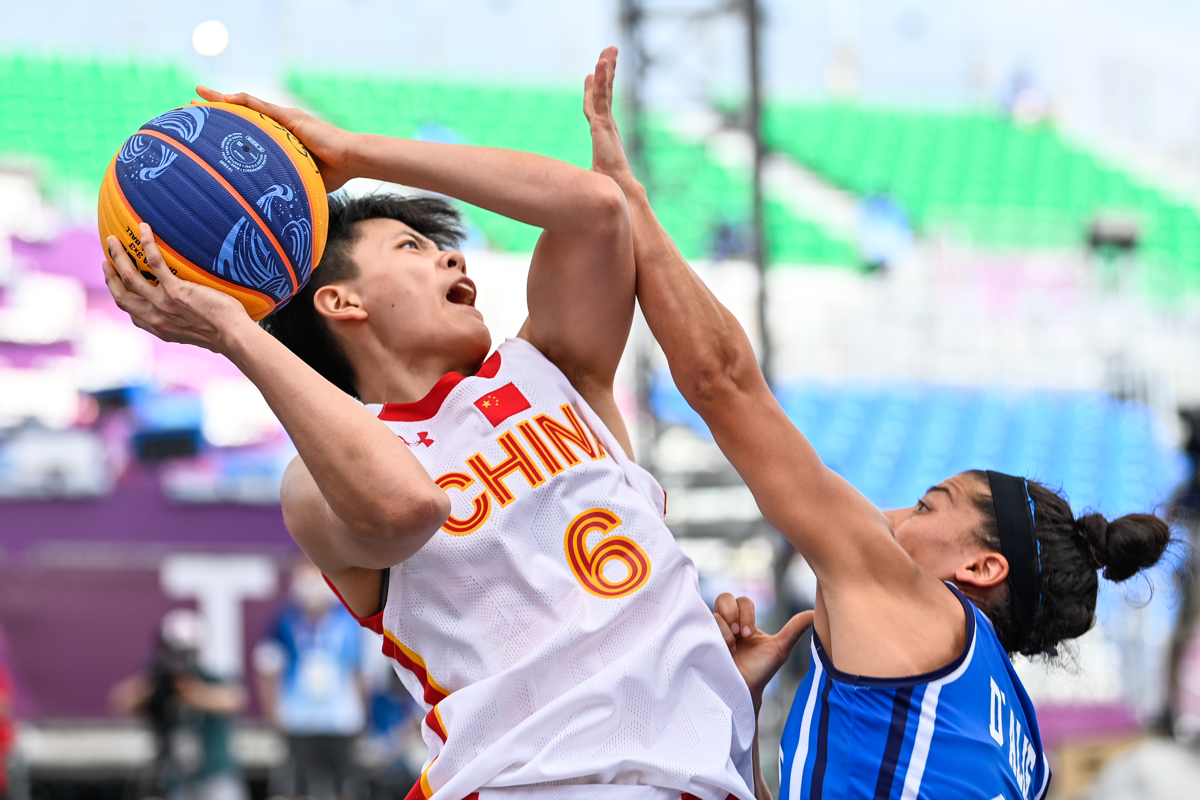 4000万欧潜力！曼联盯上18岁希腊中场，多豪门竞争转会成焦点？（估值4000万欧！曼联锁定18岁希腊中场，豪门混战成转会焦点？）