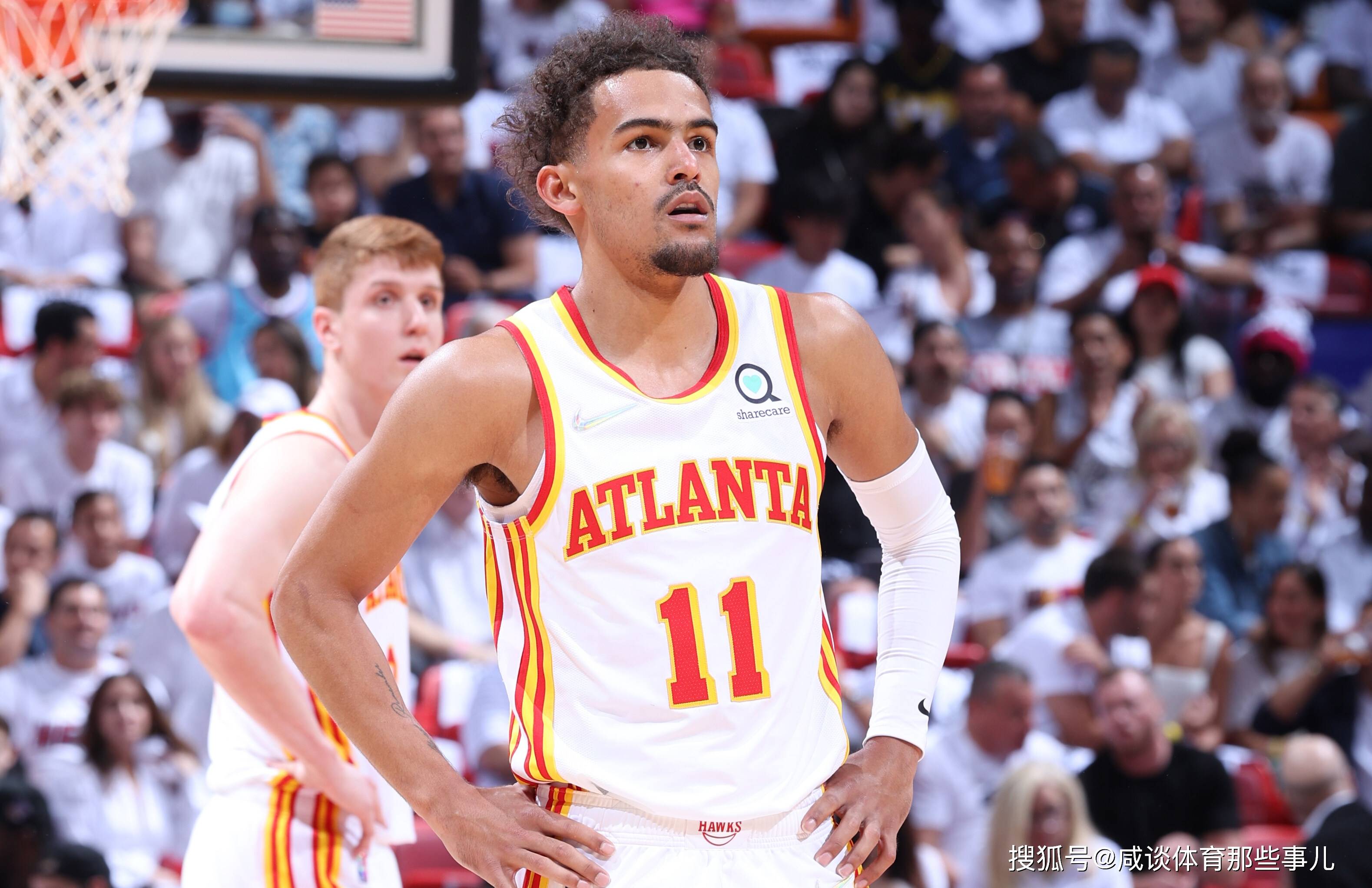 记者：目前米兰球队与弗拉霍维奇的经纪人就转会一事仍在谈判当中，球队计划明年免签球员（记者：米兰正与弗拉霍维奇经纪人洽谈转会，计划明年免签引进）