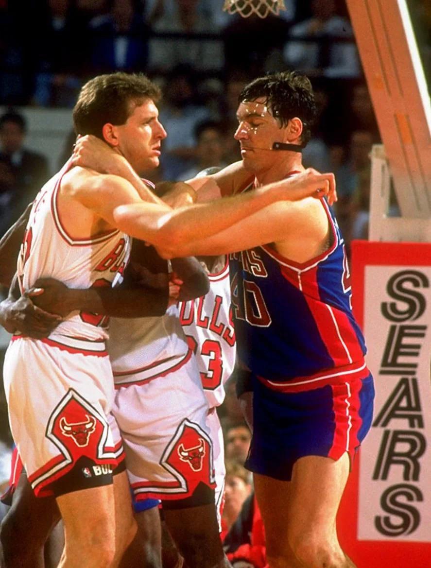 意媒：国米中卫帕拉西奥斯伤情反复，可能接受手术并缺阵数月（意媒：国米中卫帕拉西奥斯伤势再起波折，或接受手术缺席数月）