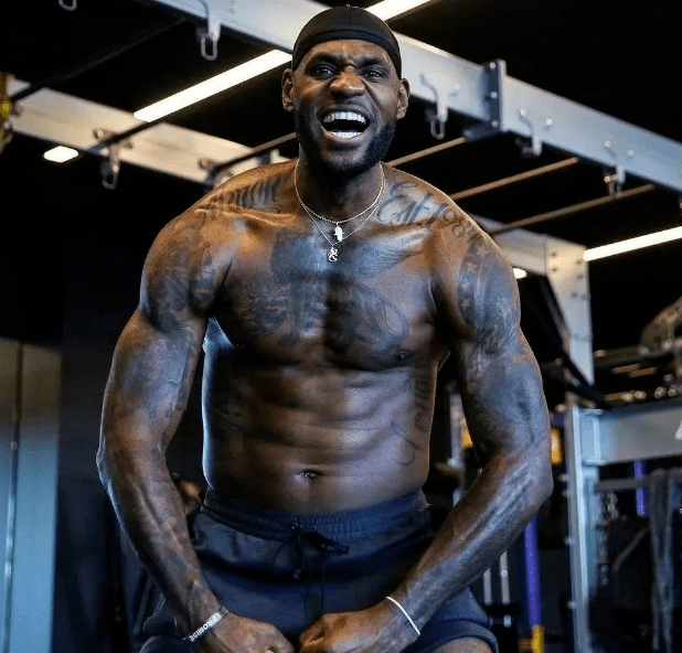 CBA俱乐部杯｜高诗岩回归，山东男篮99：95击败首钢（CBA俱乐部杯｜高诗岩复出，山东男篮99比95力克北京首钢）