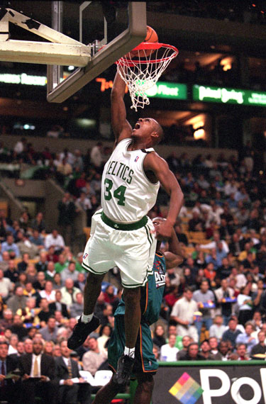 意甲登顶！让2追3 米兰3-2客胜都灵反超两强 普利西奇替补双响（逆转登顶意甲！米兰客场3-2击退都灵反超双雄 普利西奇替补梅开二度）